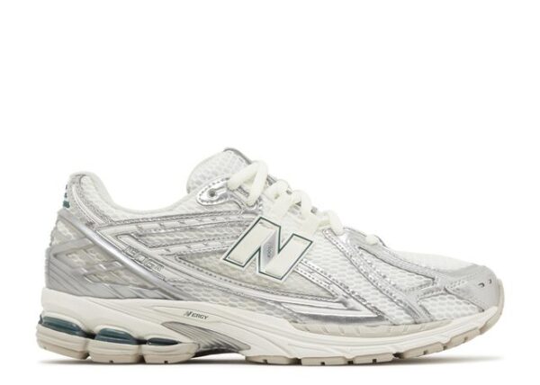 NB 1906R Silver Metallic Sea Salt – M1906REE